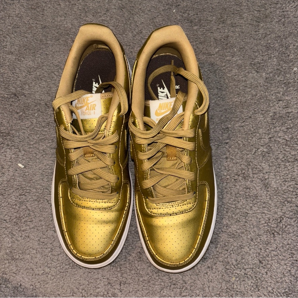 Nike Air Force 1 Gold
